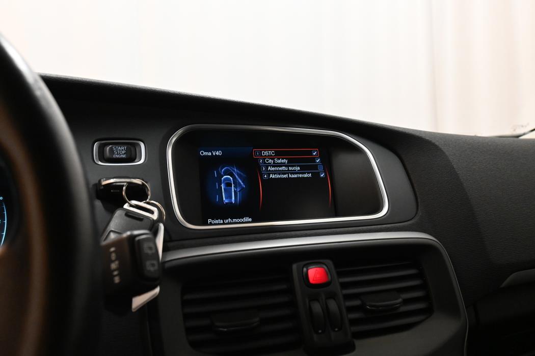 VOLVO V40 2014
