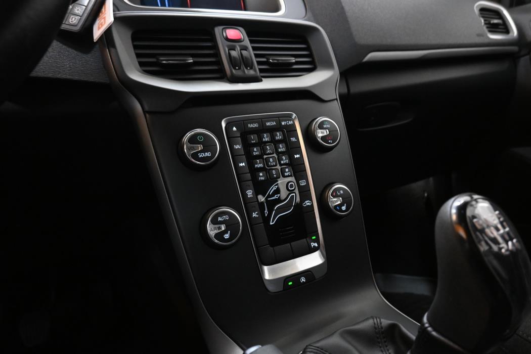 VOLVO V40 2014