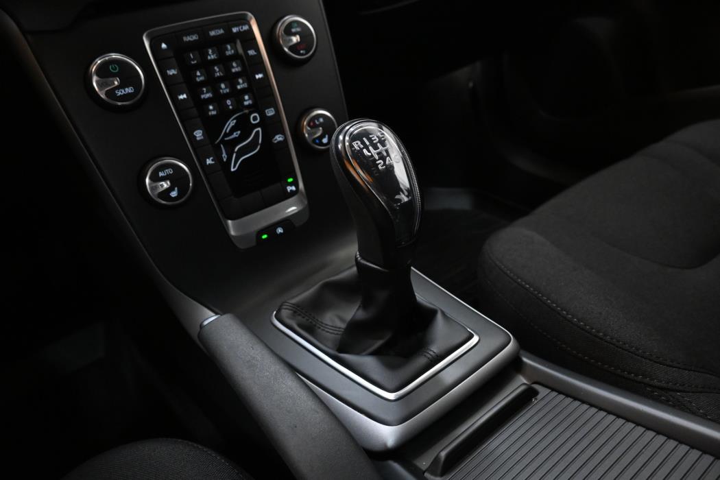 VOLVO V40 2014