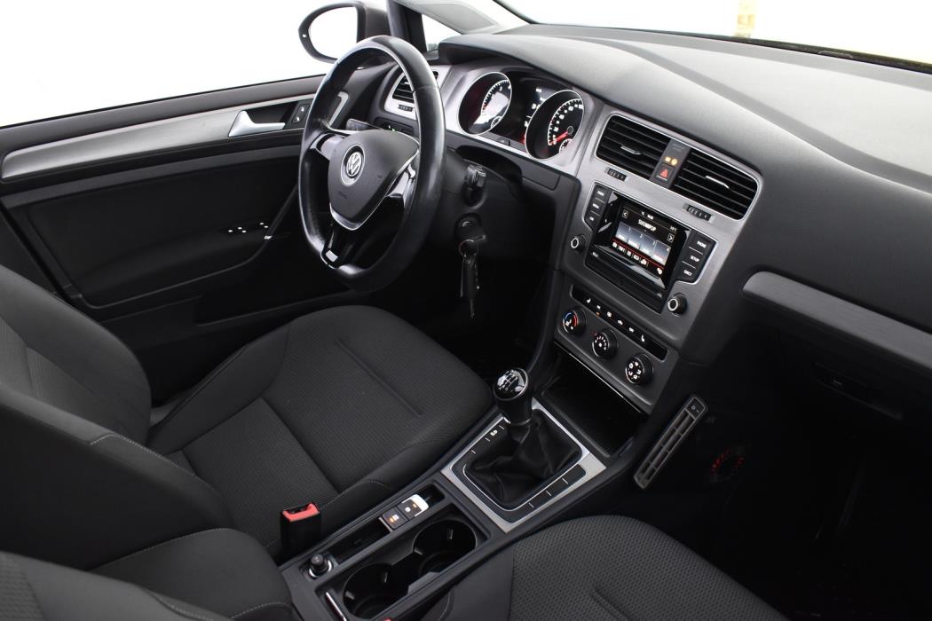 VOLKSWAGEN Golf 2016