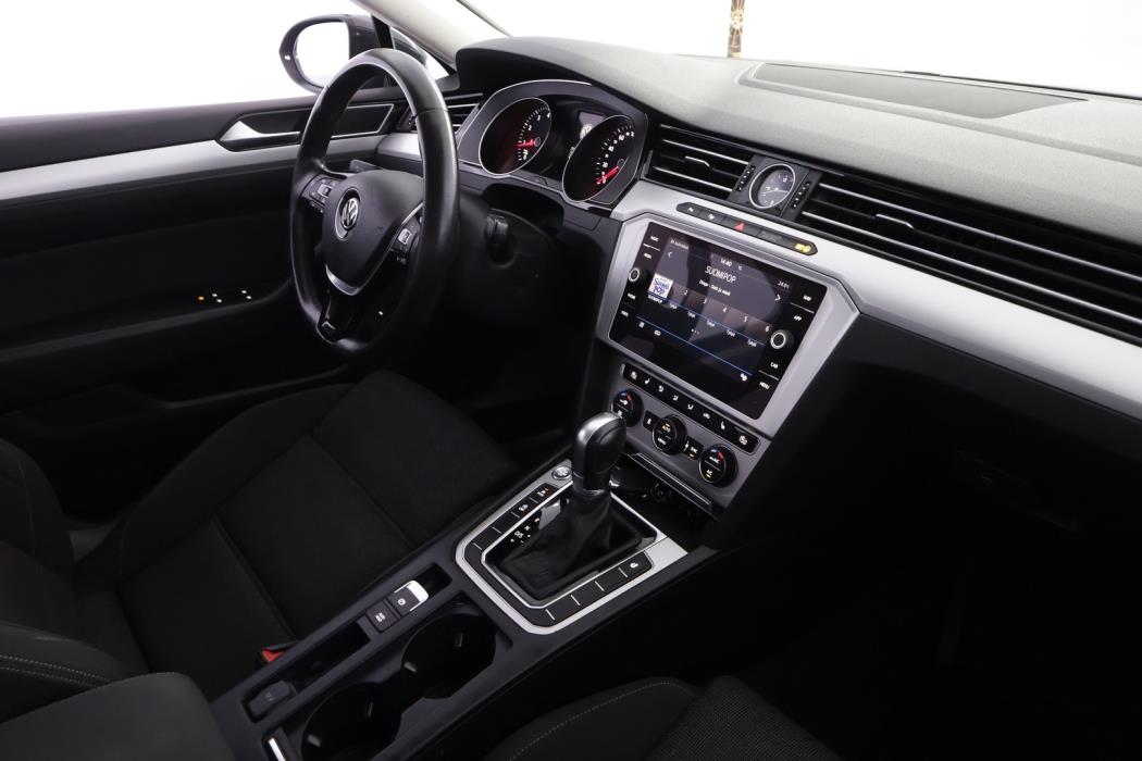 VOLKSWAGEN Passat 2018