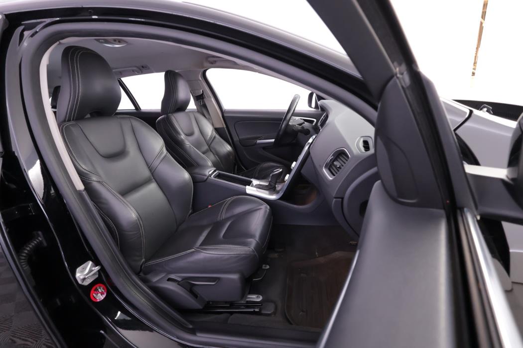 VOLVO V60 2015