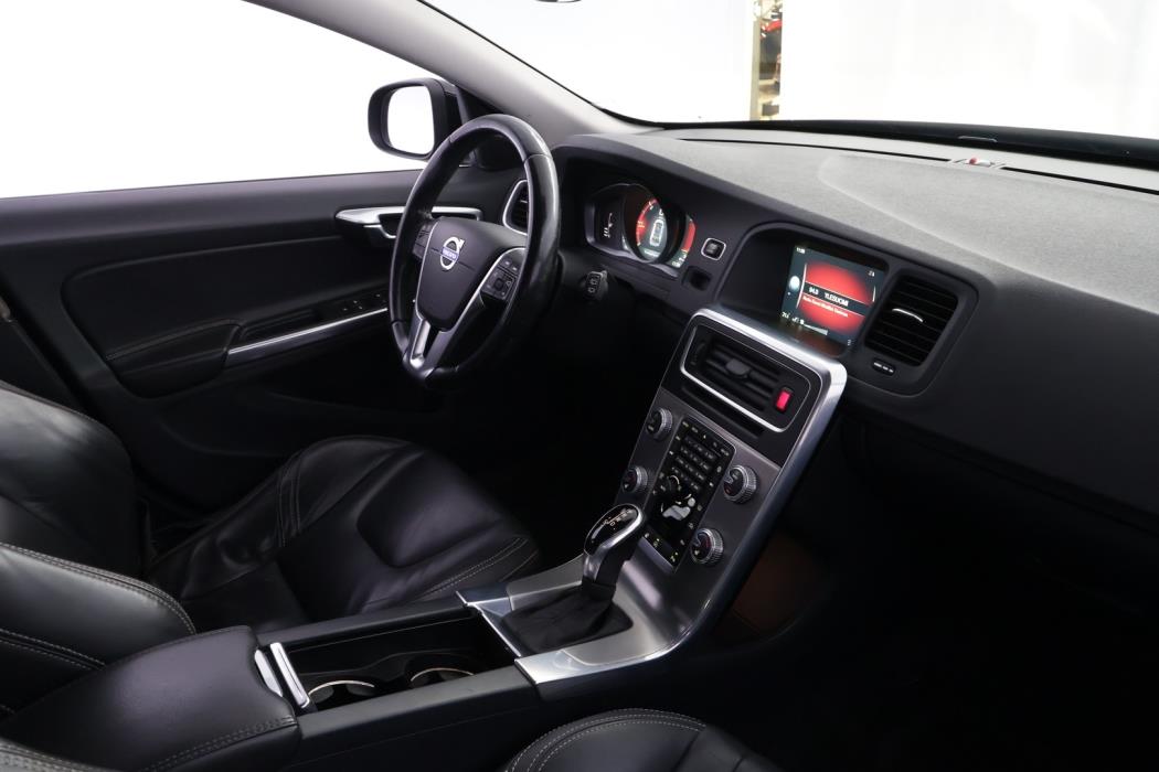 VOLVO V60 2015