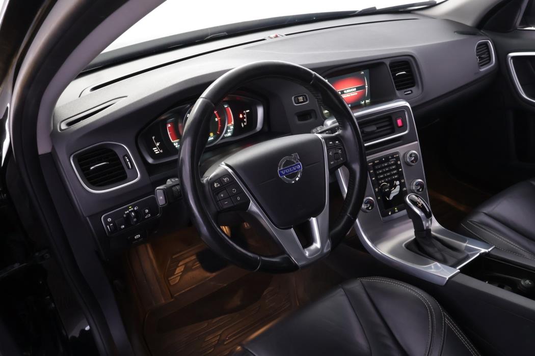 VOLVO V60 2015