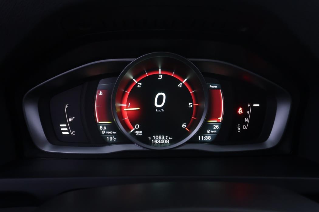 VOLVO V60 2015