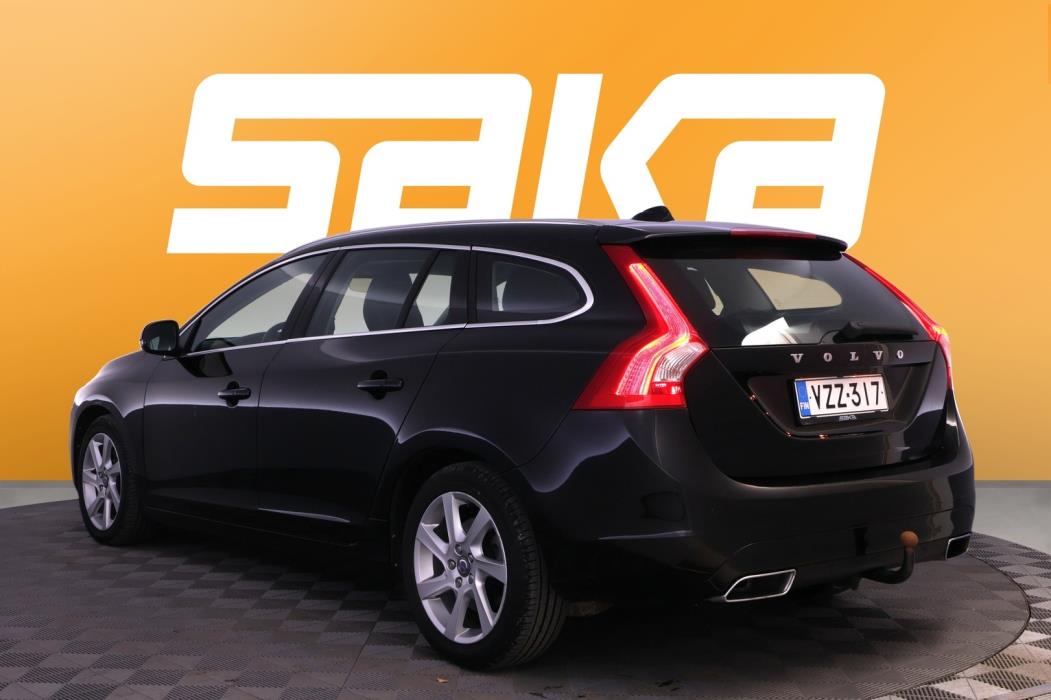 VOLVO V60 2015