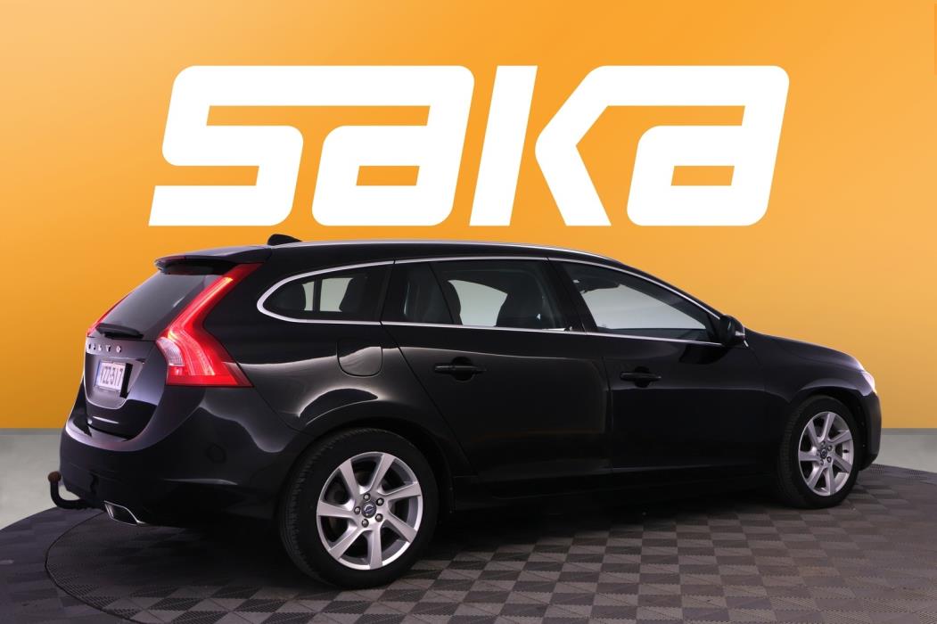 VOLVO V60 2015