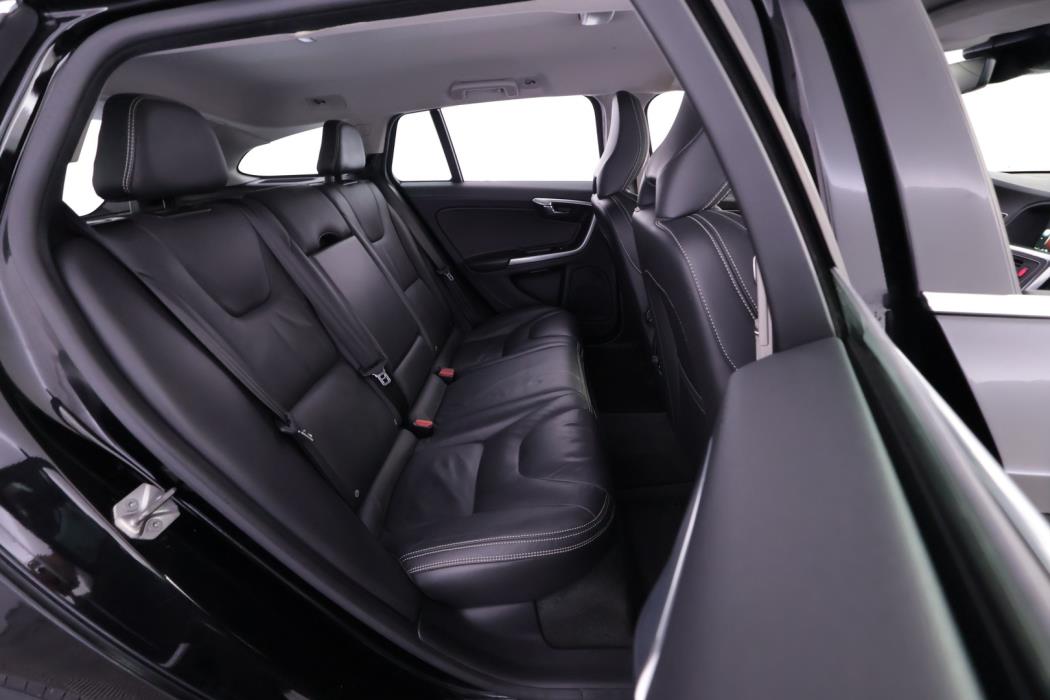 VOLVO V60 2015