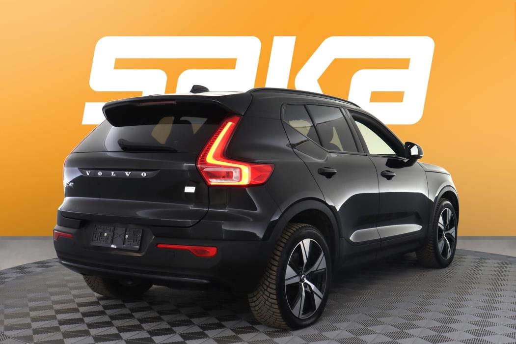 VOLVO XC40 2023