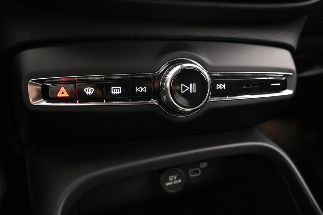 VOLVO C40 2024