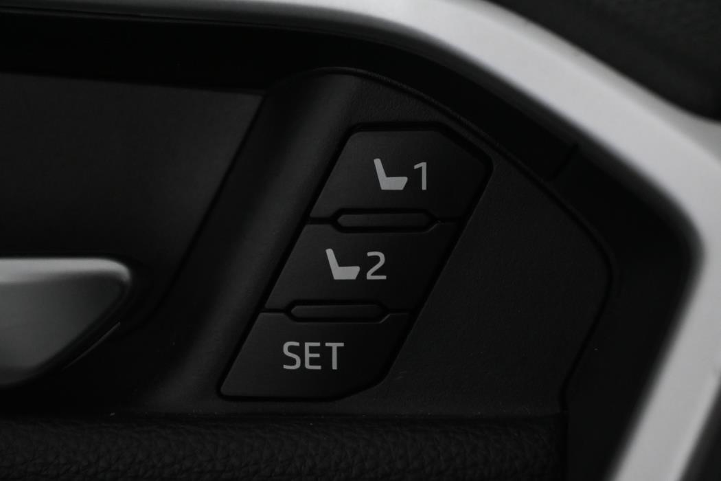 TOYOTA RAV4 2024