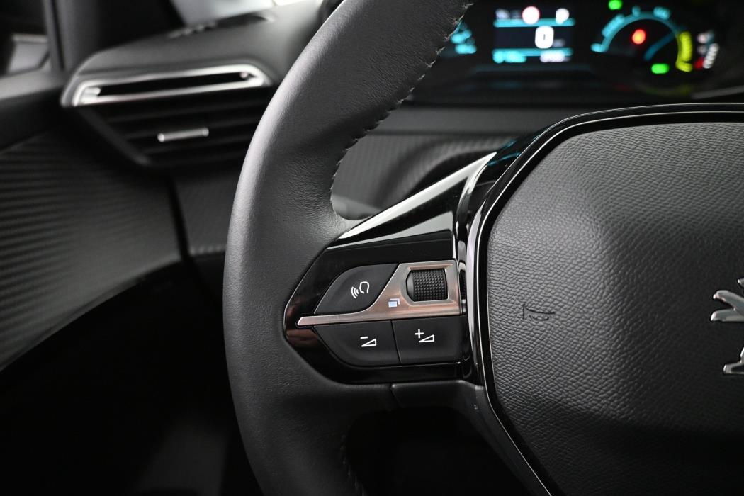 PEUGEOT e-208 2022