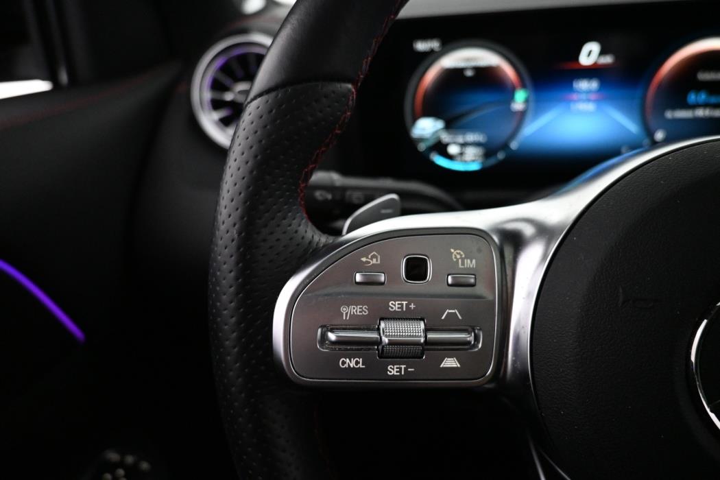 MERCEDES-BENZ EQA 2023