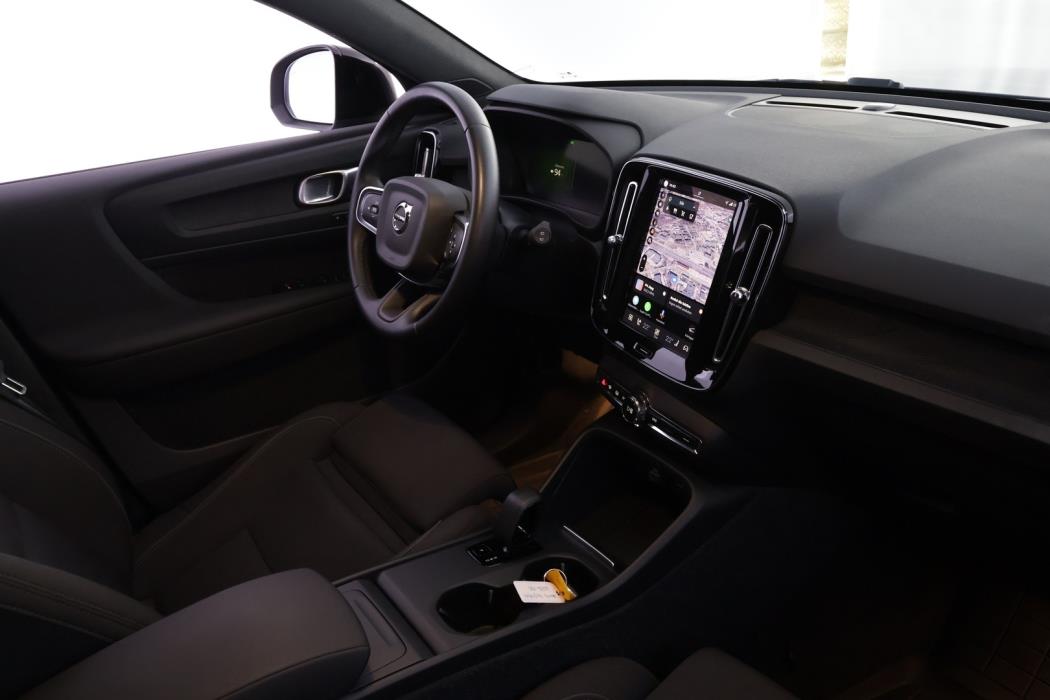 VOLVO EX40 2025
