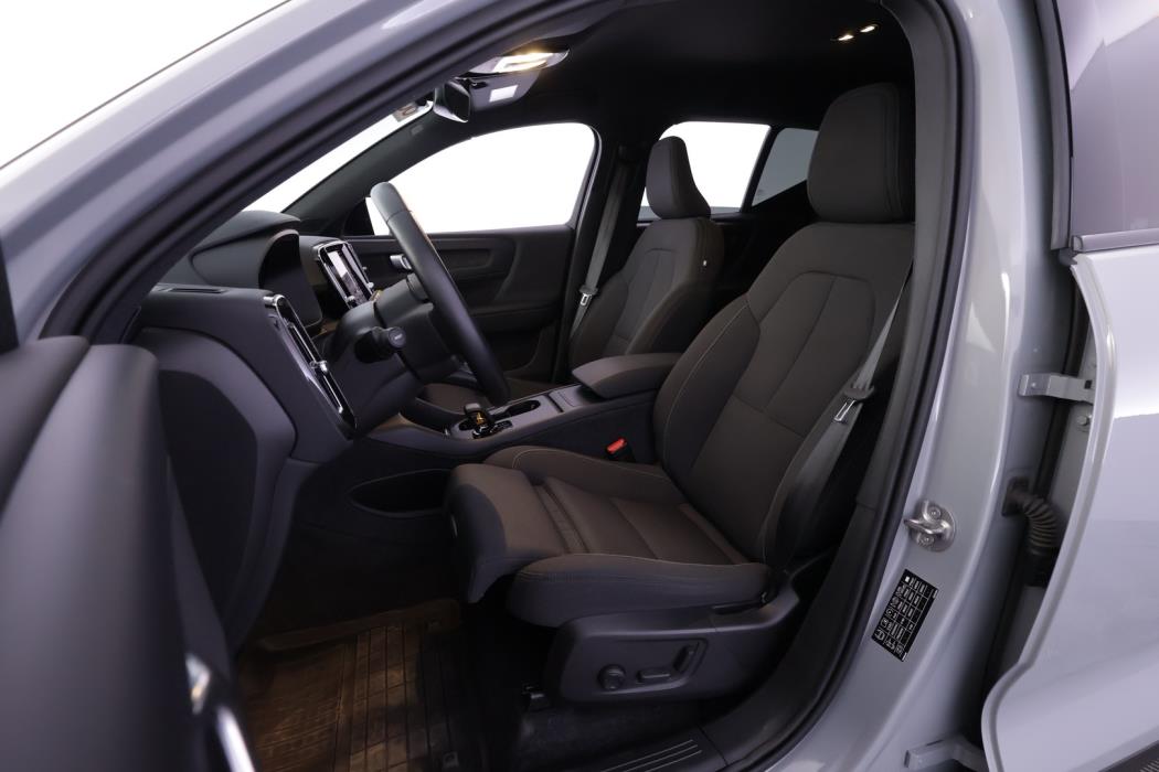 VOLVO EX40 2025
