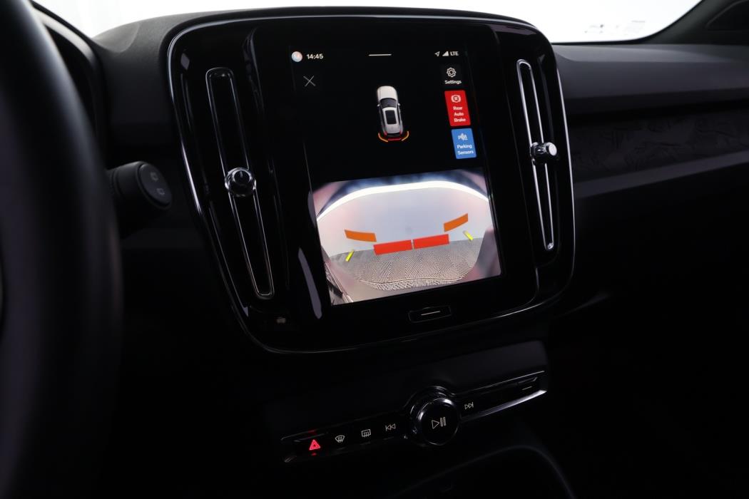 VOLVO EX40 2025
