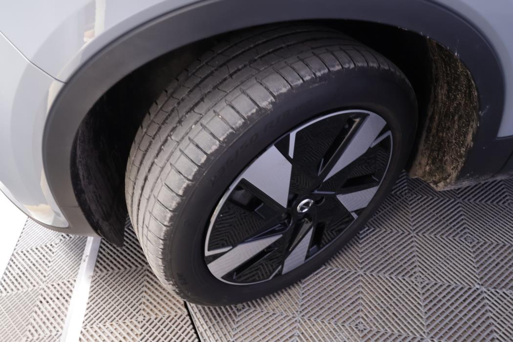 VOLVO EX40 2025