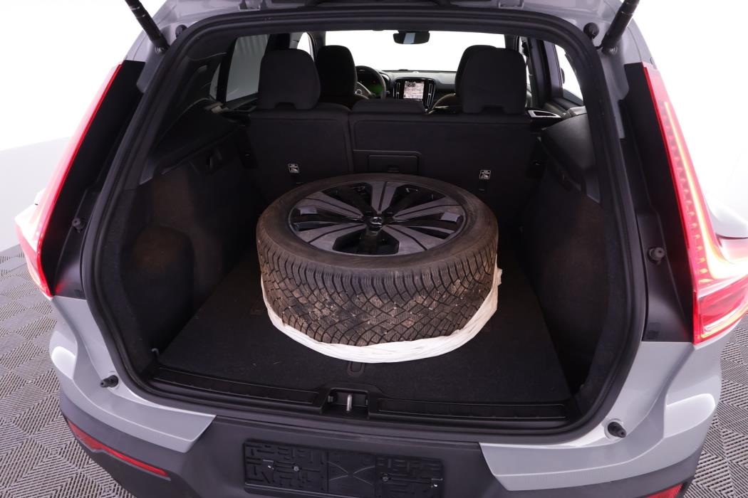 VOLVO EX40 2025
