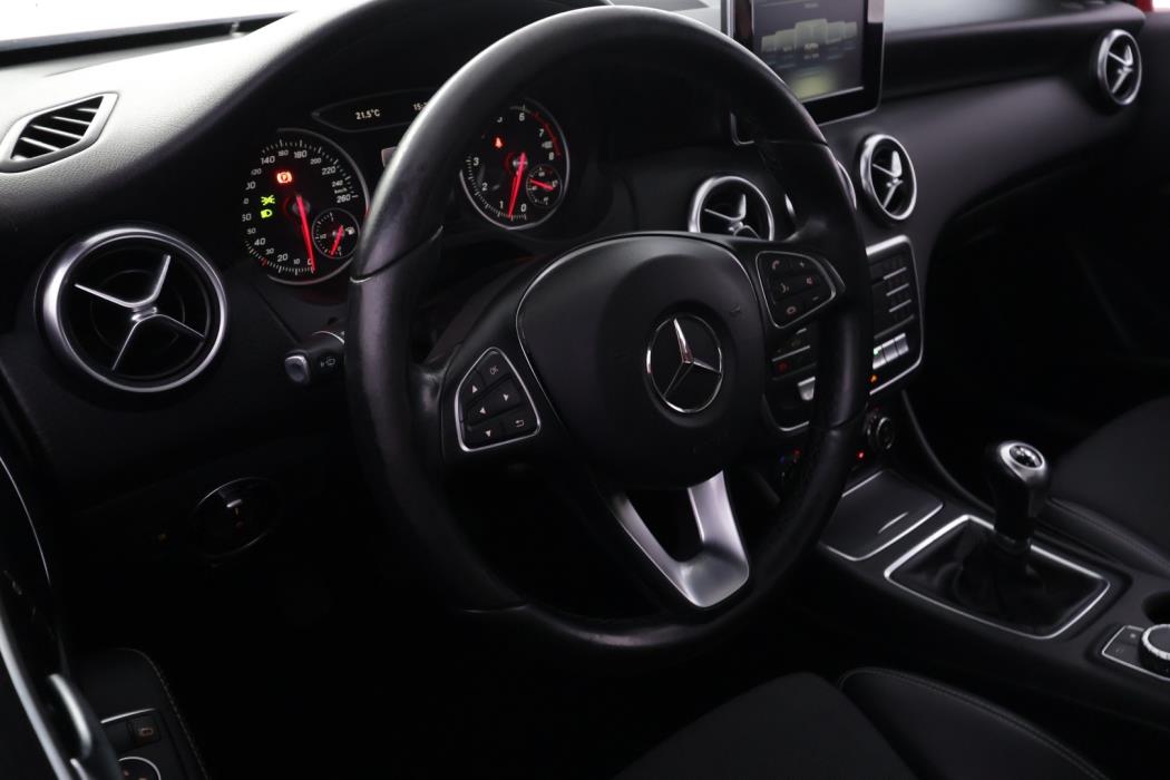 MERCEDES-BENZ A 2016