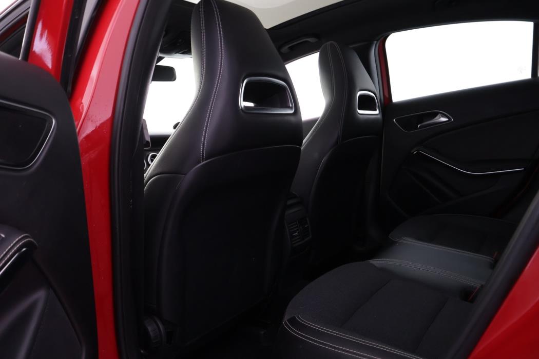 MERCEDES-BENZ A 2016