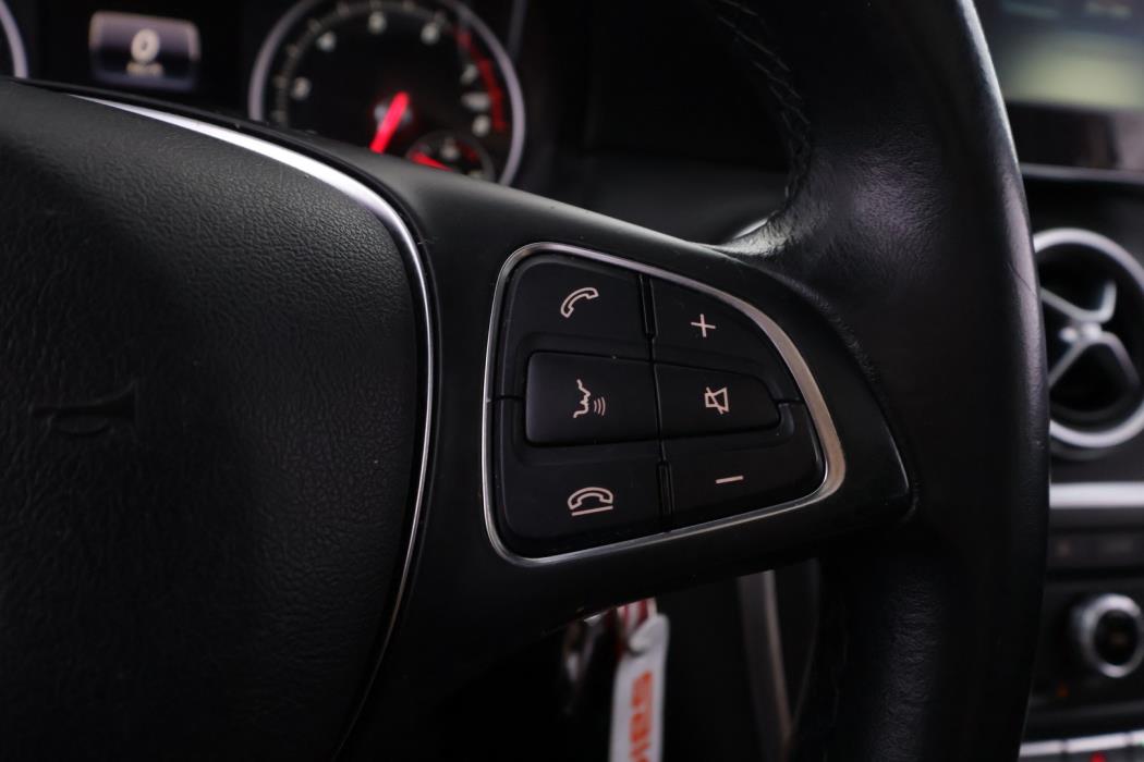 MERCEDES-BENZ A 2016