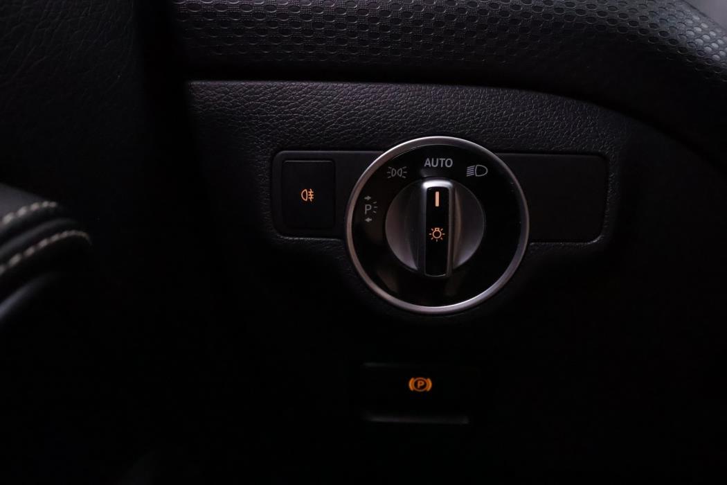 MERCEDES-BENZ A 2016
