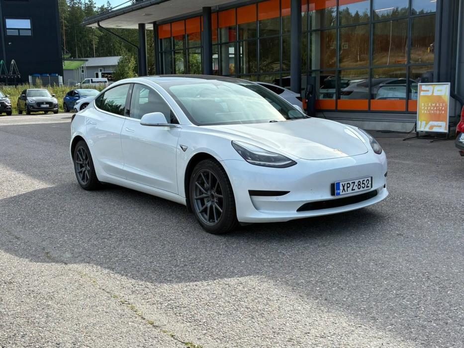 TESLA Model 3 2020