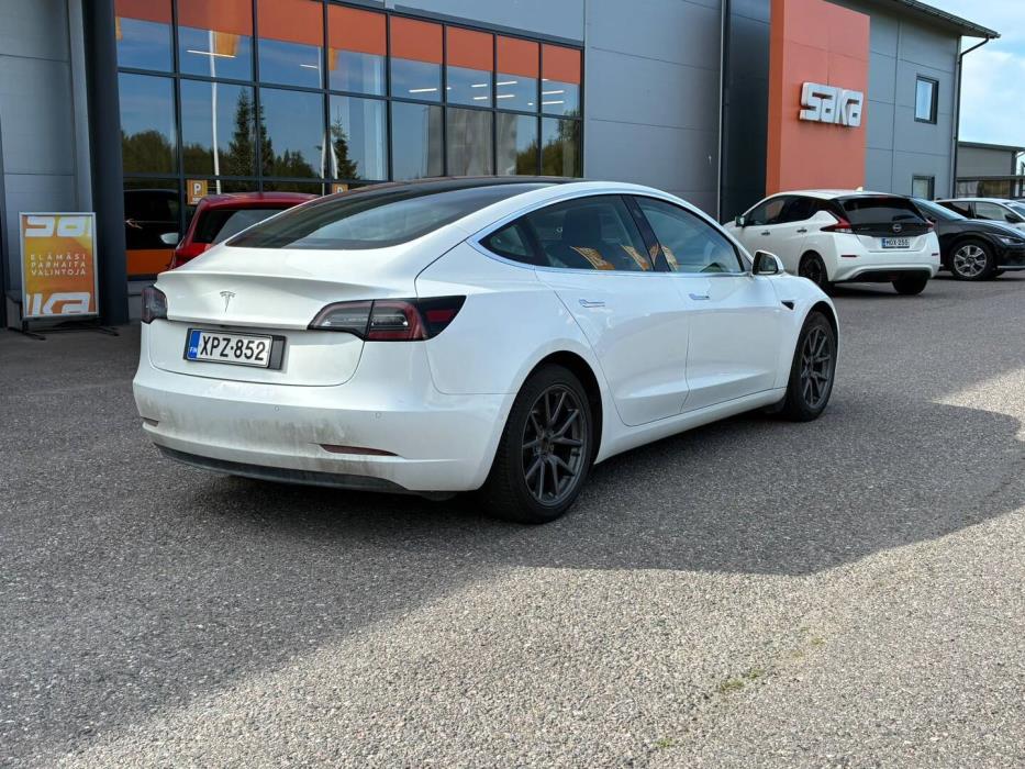 TESLA Model 3 2020