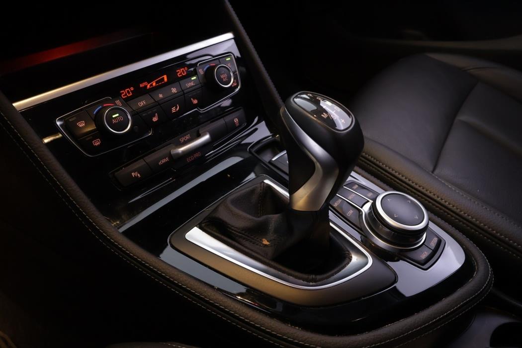 BMW 225 2021