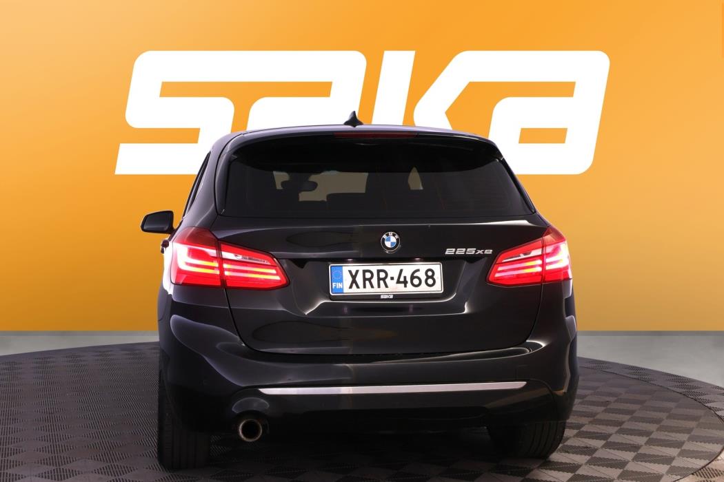 BMW 225 2021