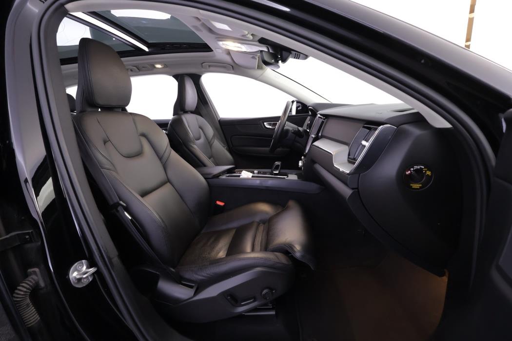 VOLVO XC60 2023