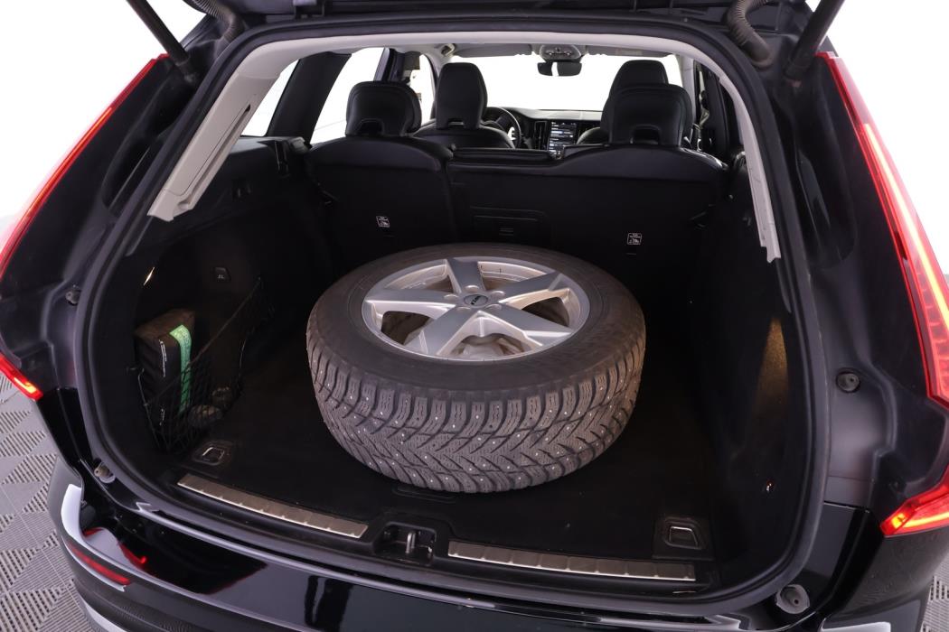 VOLVO XC60 2023