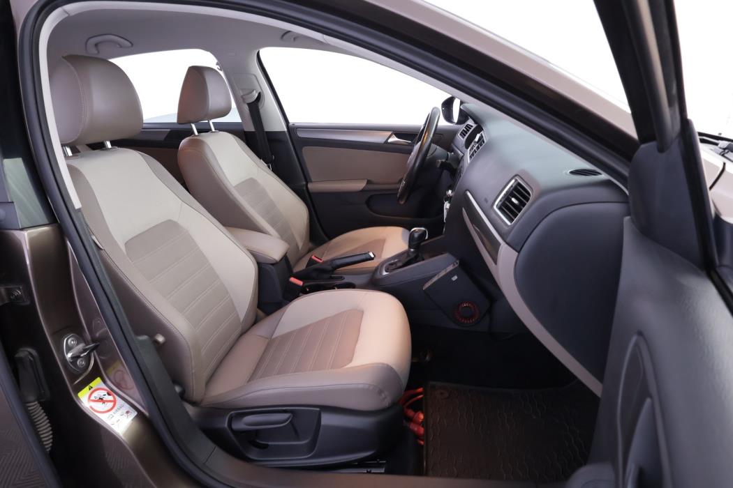 VOLKSWAGEN Jetta 2011