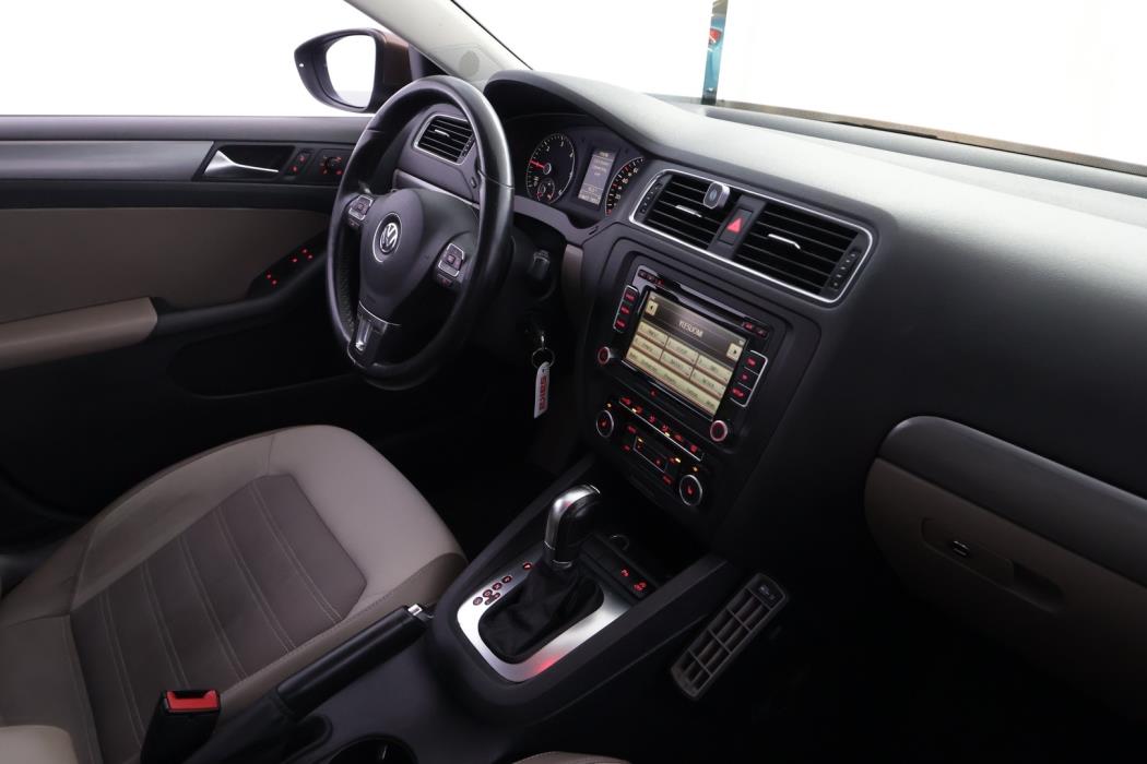 VOLKSWAGEN Jetta 2011
