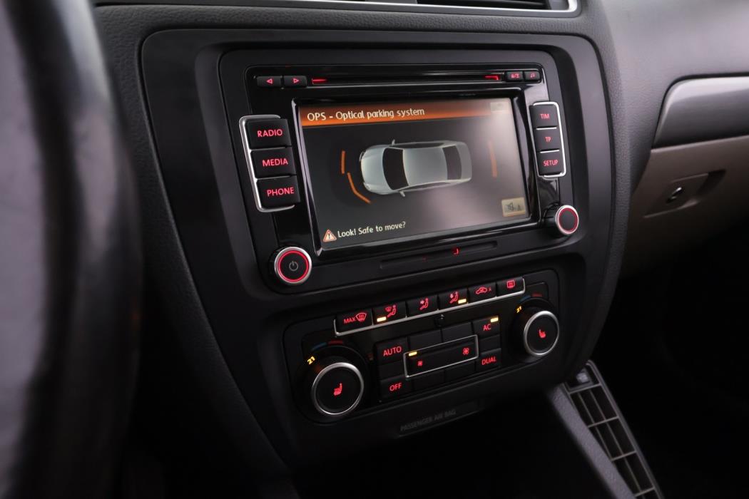 VOLKSWAGEN Jetta 2011