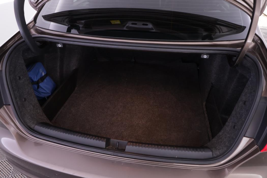 VOLKSWAGEN Jetta 2011