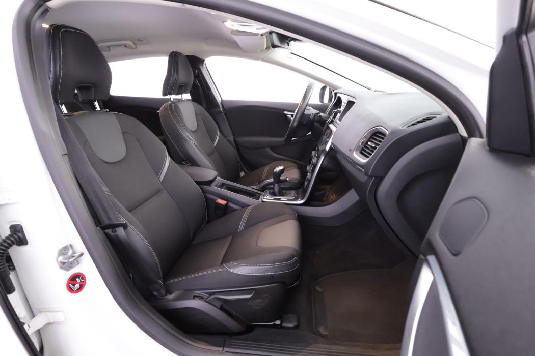 VOLVO V40 2017