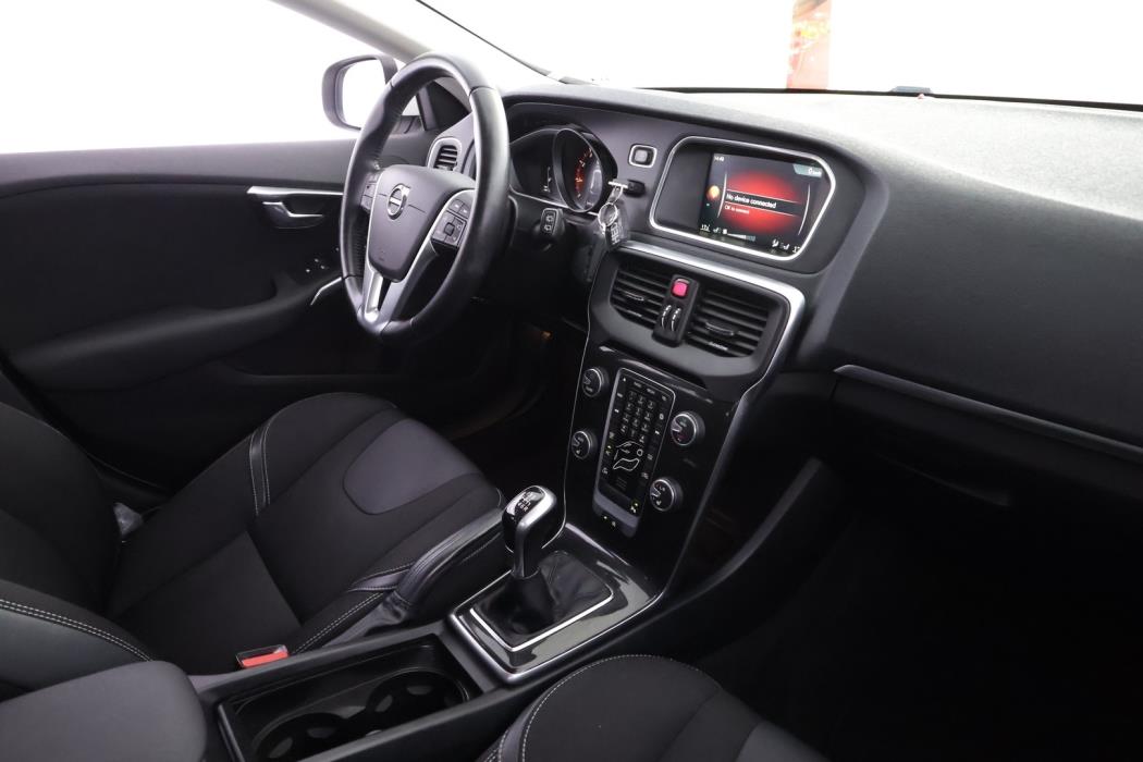 VOLVO V40 2017