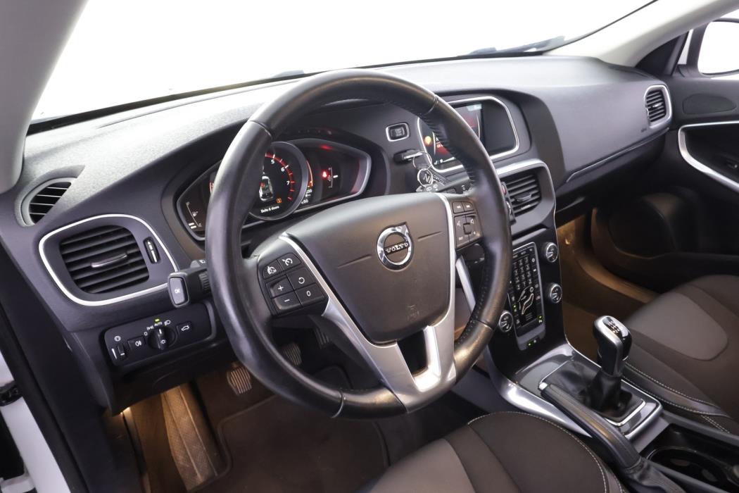 VOLVO V40 2017