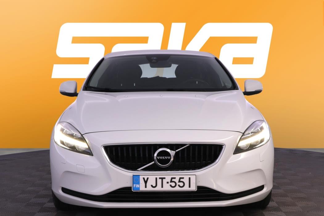 VOLVO V40 2017