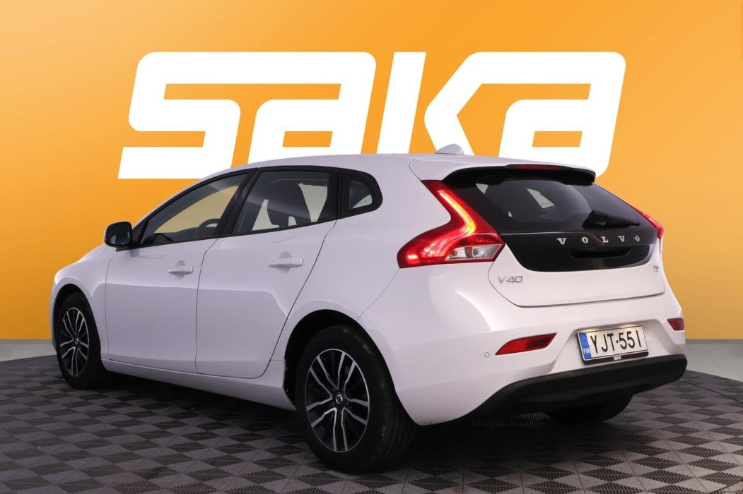 VOLVO V40 2017