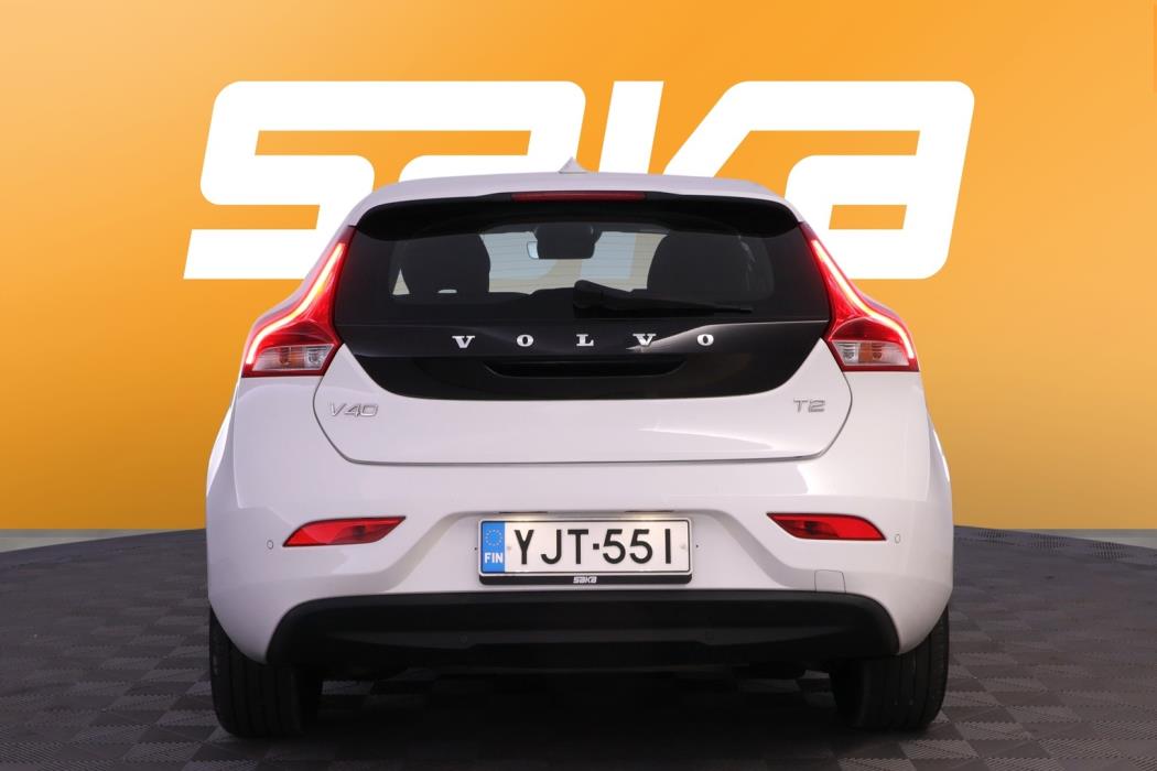 VOLVO V40 2017