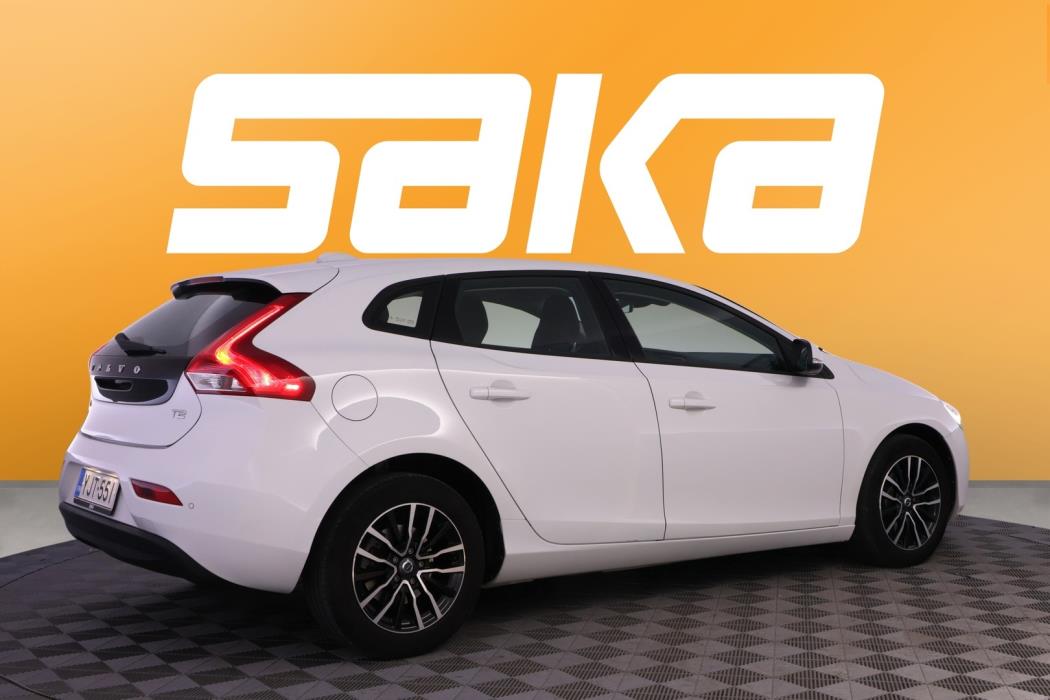 VOLVO V40 2017