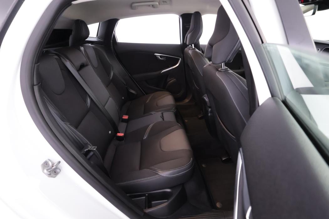 VOLVO V40 2017