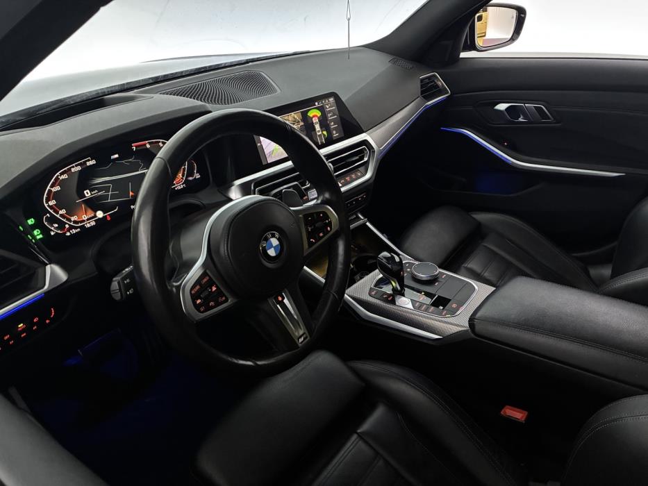 BMW 330 2019