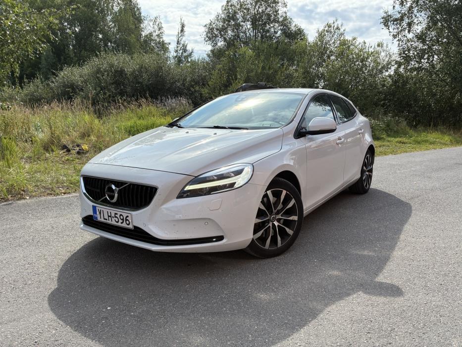 VOLVO V40 2019