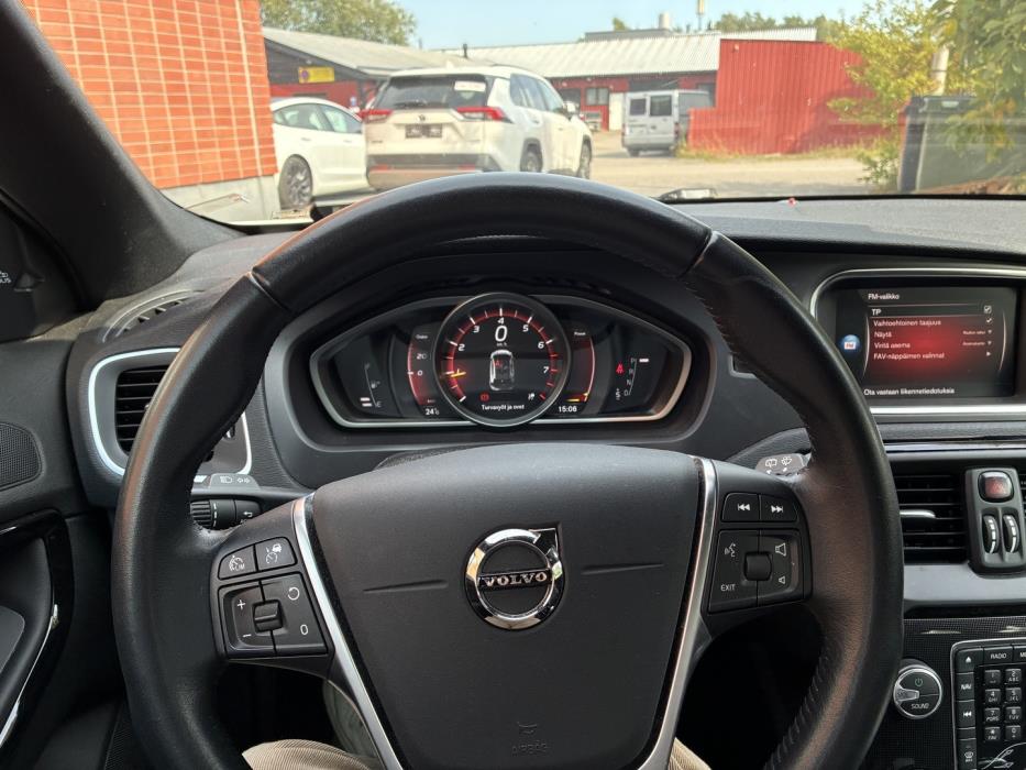 VOLVO V40 2019