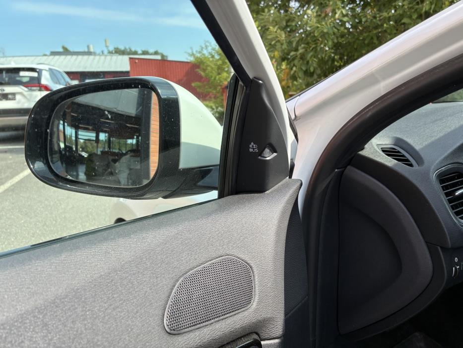 VOLVO V40 2019