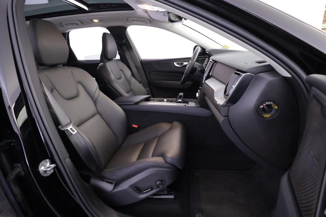 VOLVO XC60 2023