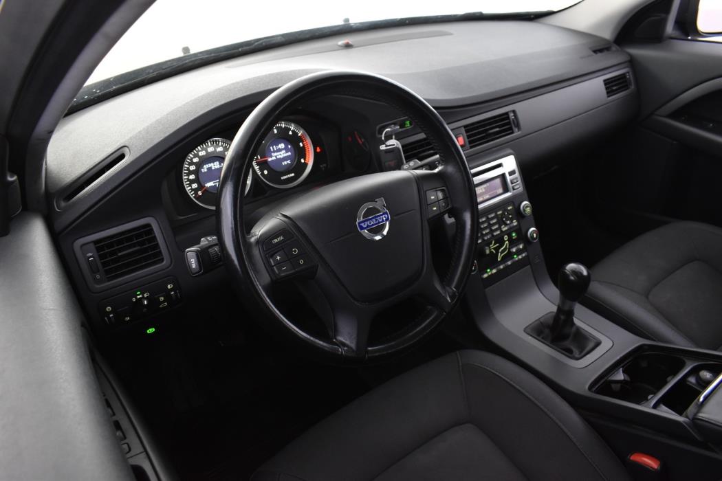 VOLVO V70 2011